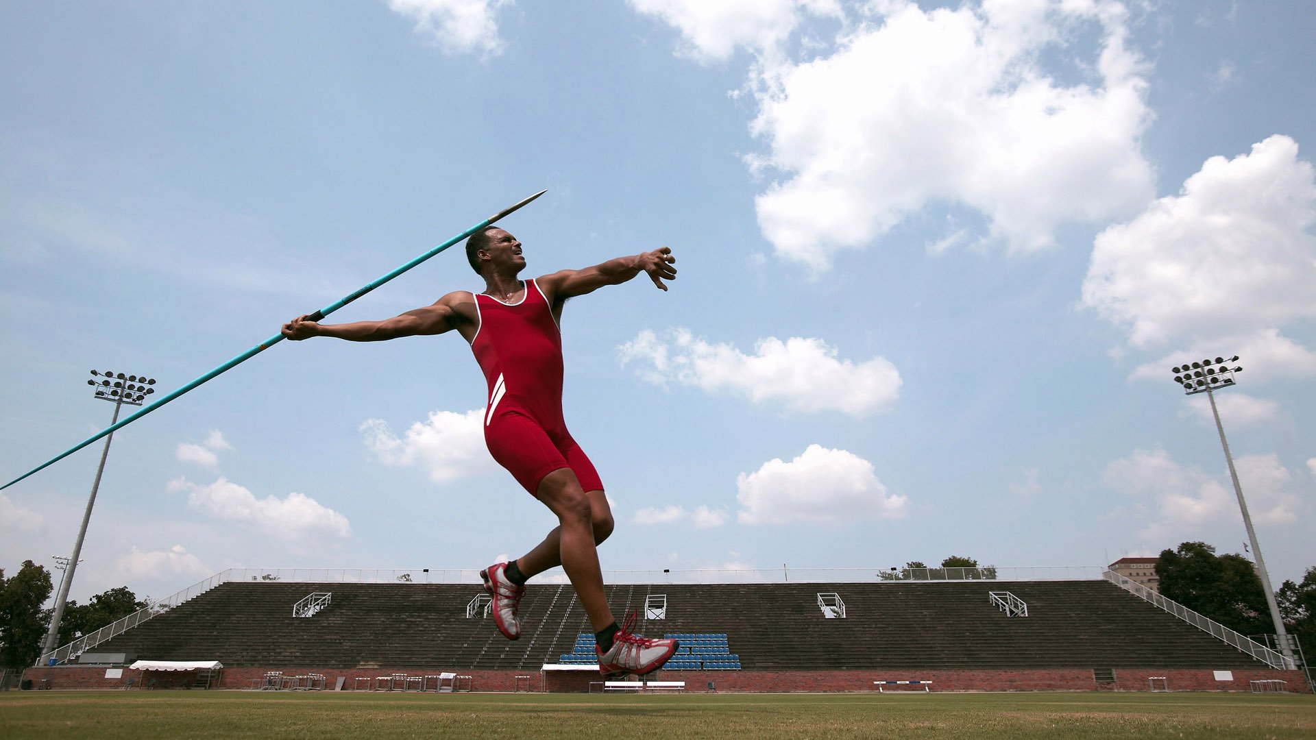 波兰队赛制解读：如何根据对手的不同特点调整战术，波兰队怎么样